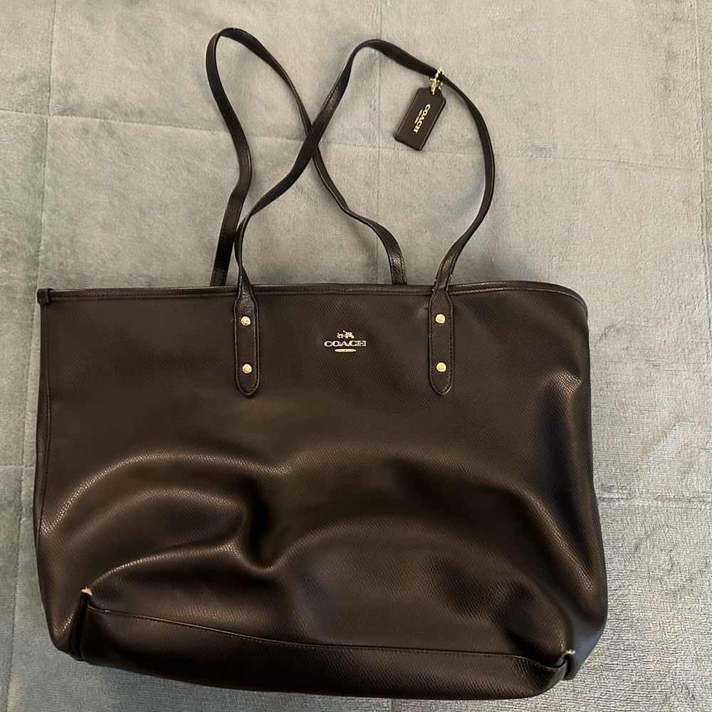 COACH - Cross-grain black leather city tote
